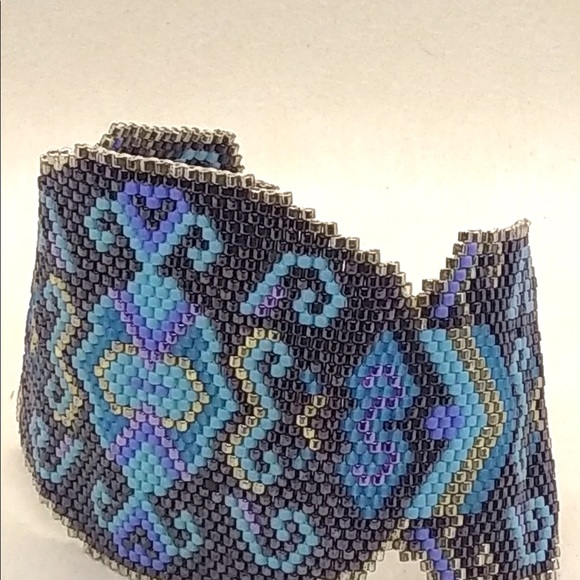 🔥SOLD🔥 for funds raiser dog rescue at Comanche PowWow🔥 Beaded Blue Bracelet - Picture 2 of 11